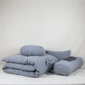Bundle_Futon_Complet_Gris_c6eb16f8-4bea-4f58-ab30-246a850a4028.webpv1766580797 Bundle Futon de Méditation – Ensemble complet en lin gris